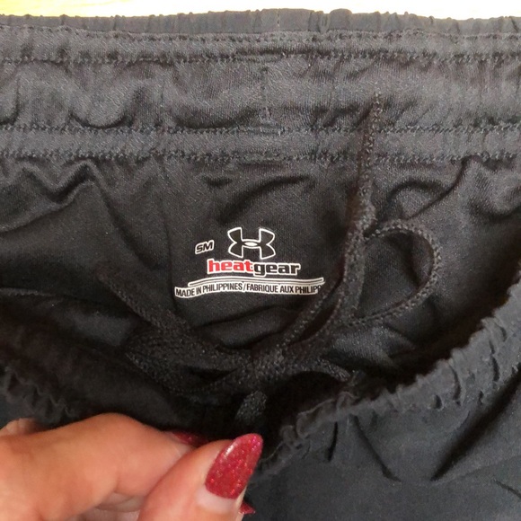 Under armour Ladies Small Black Athletic Shorts - Picture 4 of 8